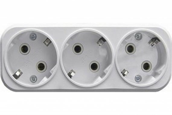 Фотография товара 'Feron Разветвитель сетевой 3-местный с/з, ADP16-23-20, белый 39024'