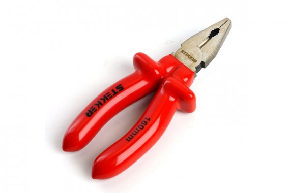 Фотография товара 'Feron 39776 PLE1-160-S Плоскогубцы комбинированные диэлектрические, 160мм'